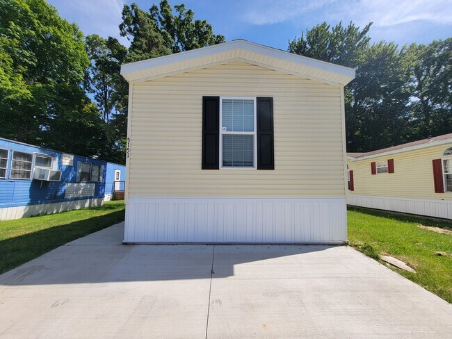 Building Photo - 5151 Rhine Dr