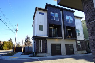 Building Photo - 525 E Violets Cv Ln