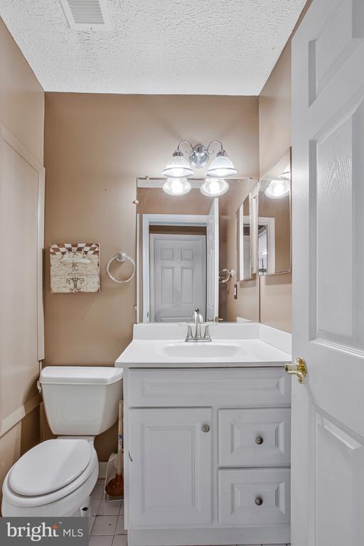 Building Photo - 14669 Cambridge Cir