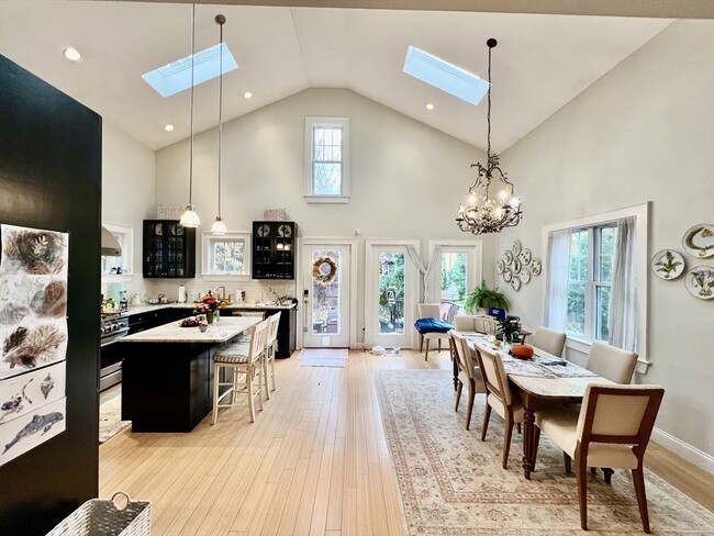 Building Photo - 150 Vassal Ln