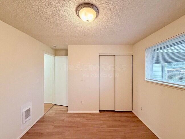 Building Photo - 13938 SE Powell Blvd