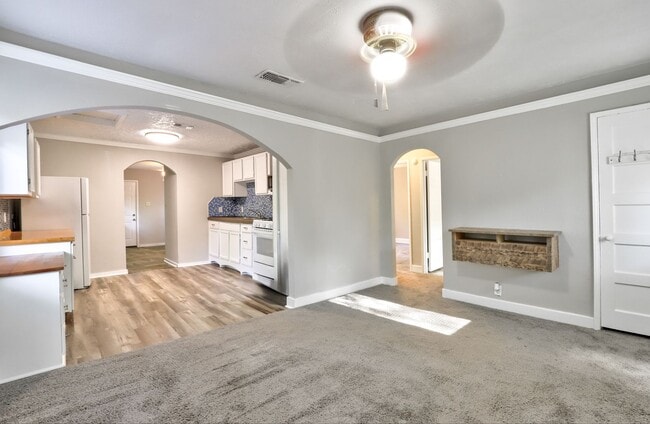 Building Photo - 2 Bedroom 1 Bathroom House in Texarkana, TX