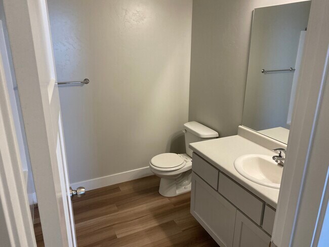 Building Photo - FAROOQUI D-202