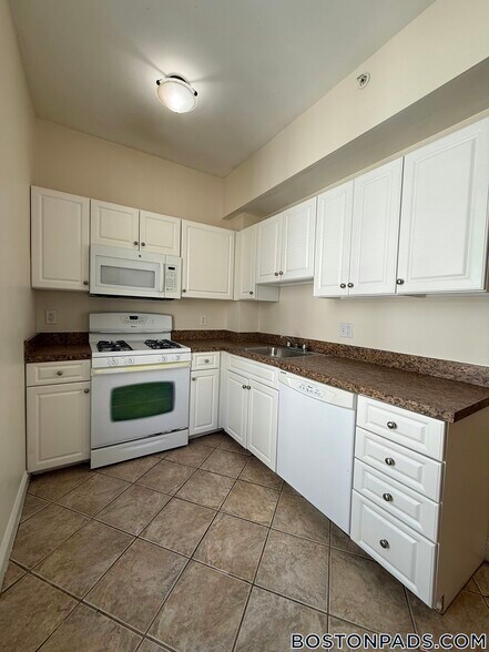 Building Photo - 55 Ashford St