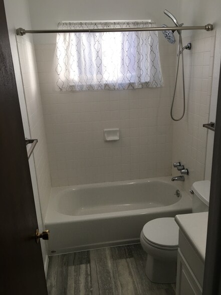 Bathroom - 4685 Robb St