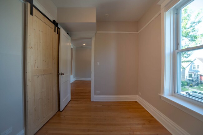 Building Photo - 2923 N Whipple St