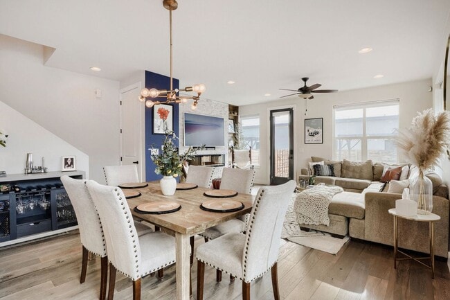 Building Photo - Bright & Inviting Home | Access to All
