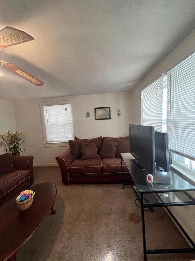 Building Photo - Home located minutes from Dunn, Nice large lot