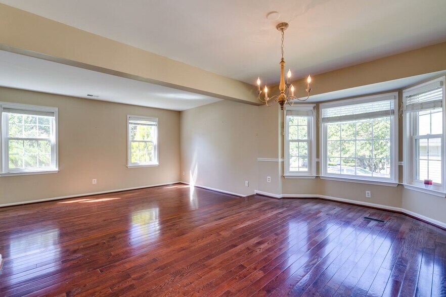 Building Photo - 12010 Sugarland Valley Dr