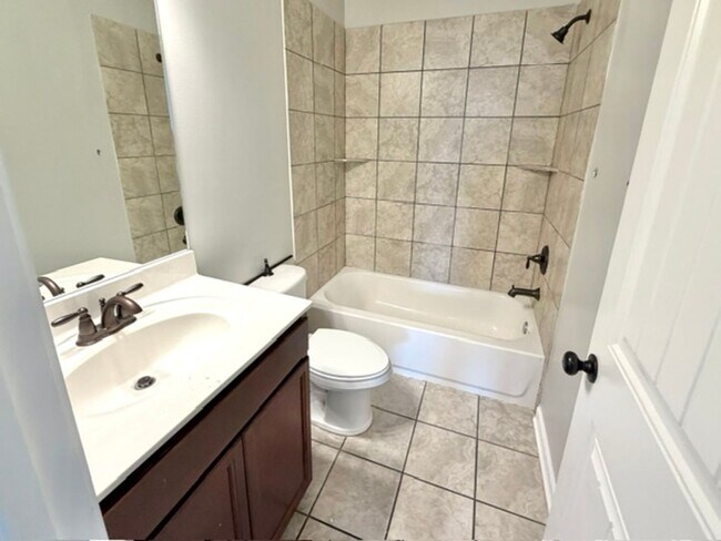 Building Photo - 82 Clear Springs Dr