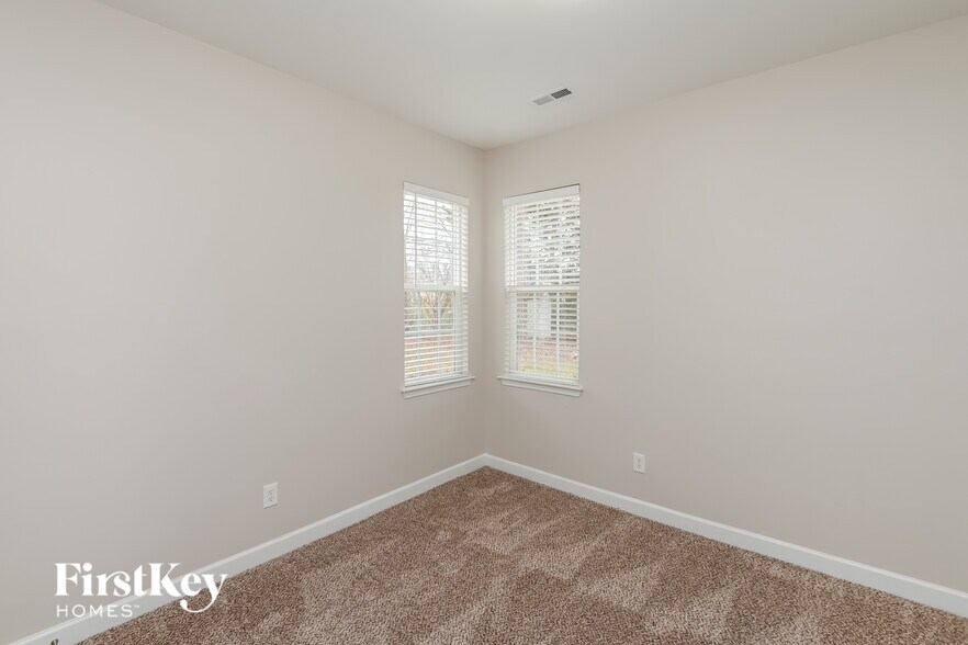 Building Photo - 4255 Kiser Woods Dr SW