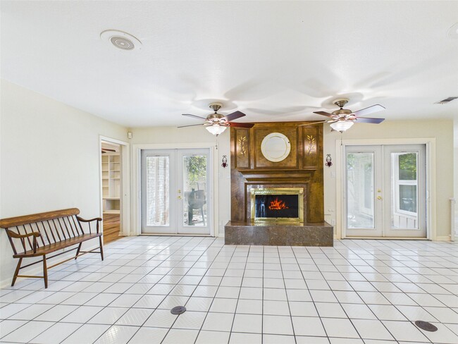 Building Photo - 2719 Olympia Dr