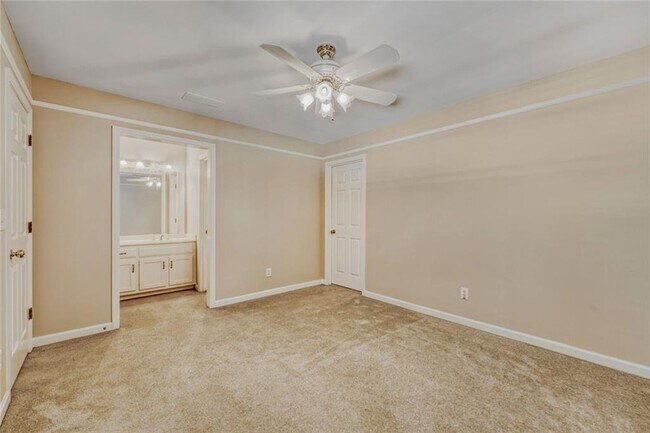 Building Photo - 1111 Lake Washington Dr NW