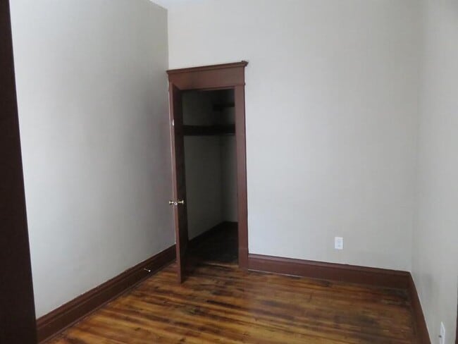 Building Photo - 604 W 3rd St