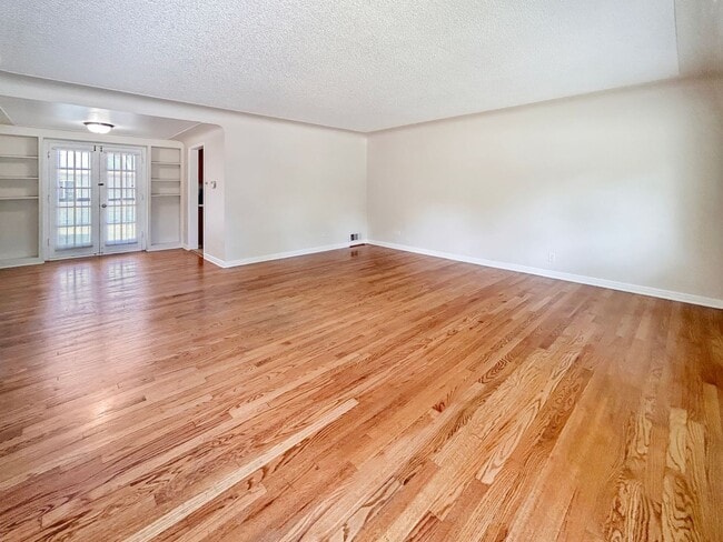 Building Photo - $0 DEPOSIT OPTION! UNIVERSITY PARK/DU, BEAUTIFUL RANCH HOME, 3 CAR GARAGE, HARDWOOD FLOORS, SOLAR...