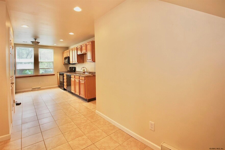 Building Photo - 7988 Mariaville Rd