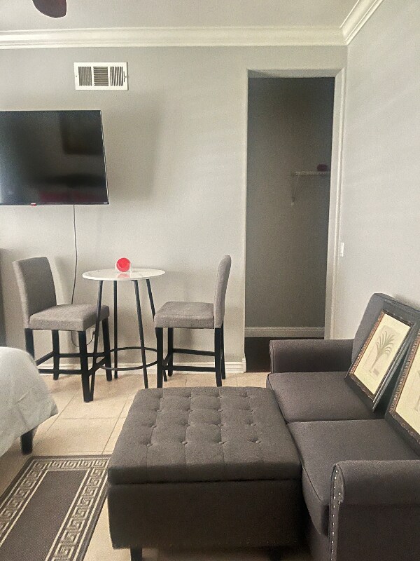 Building Photo - 8418 Lourenco Ln