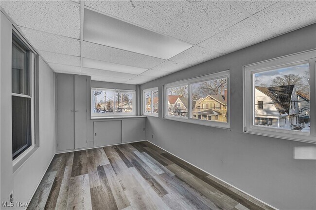 Building Photo - 1290 Hall Ave