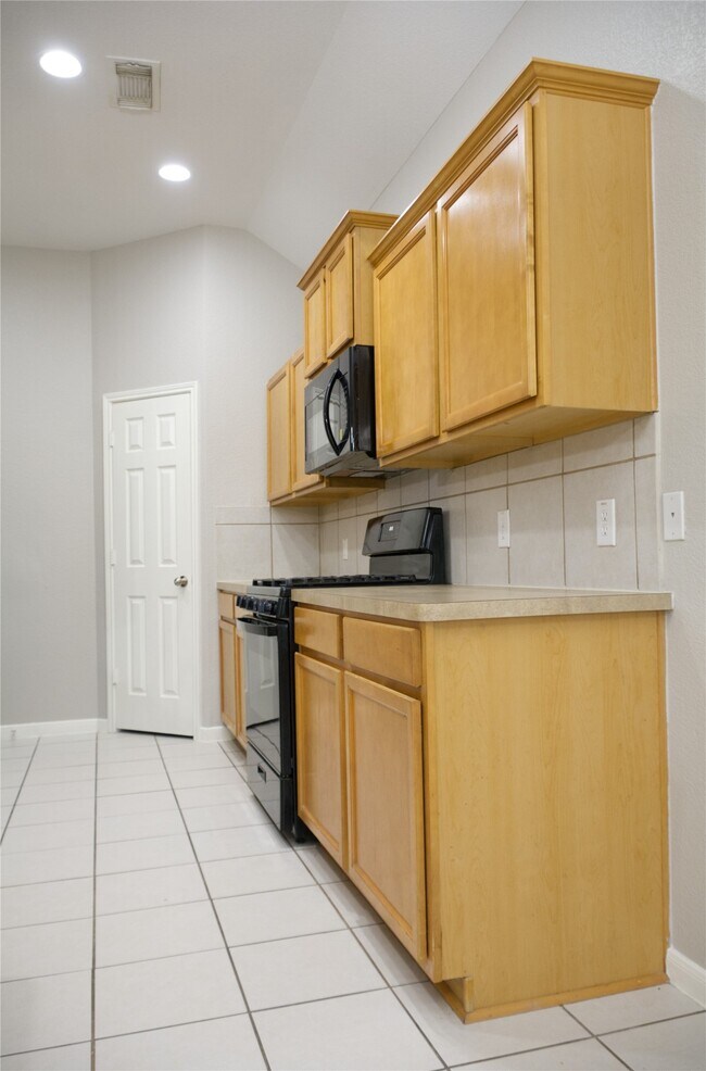 Building Photo - 14434 Long Meadow Dr
