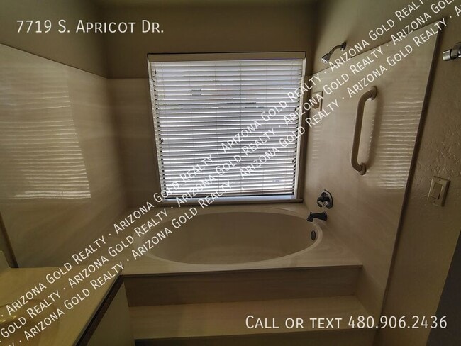 Building Photo - 7719 S Apricot Dr