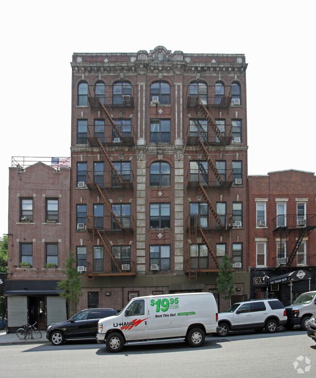 Building Photo - 258 Grand St