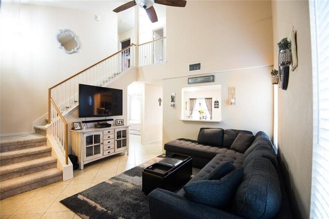 Primary Photo - 1007 Whitley Dr