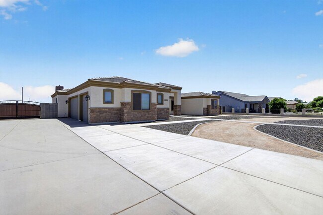 Building Photo - Luxury Meets Country Charm: Custom 5BR Home on Acreage in San Tan Valley