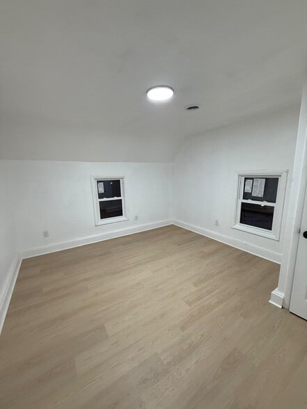 Building Photo - 1447 W 101st St