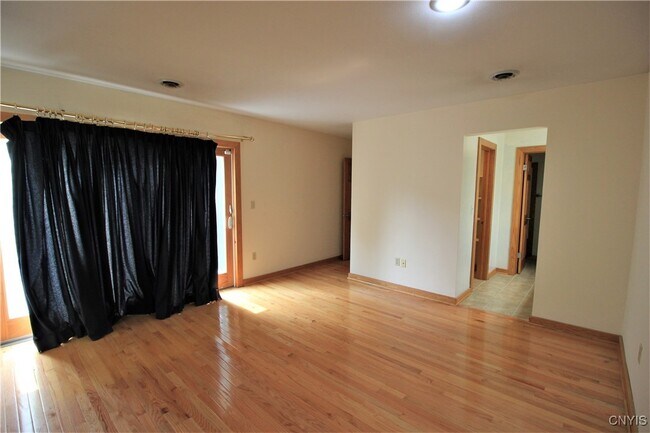 Building Photo - 222 Shuart Ave