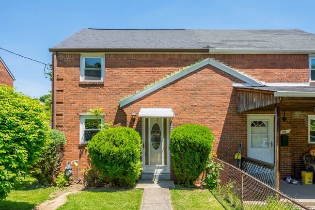 Primary Photo - AVAILABLE OCT 1ST! DON'T MISS THIS RENOVAT...