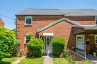 Building Photo - AVAILABLE OCT 1ST! DON'T MISS THIS RENOVAT...