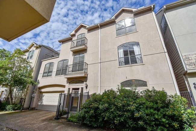 Building Photo - 5517 Venice St