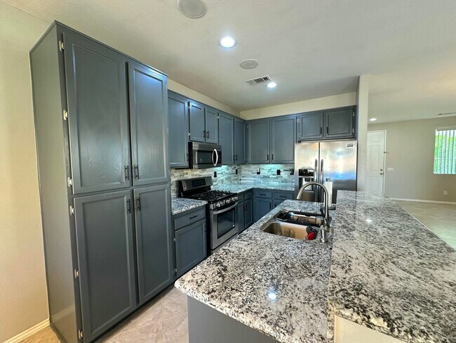 Building Photo - 47510 Stetson Ct