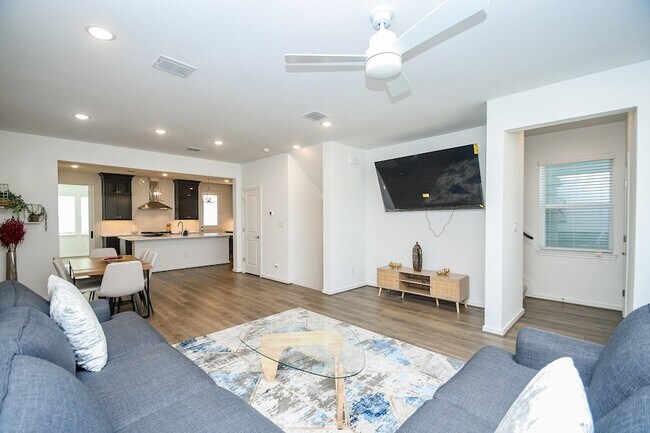 Building Photo - 2204 Via Laura Ln