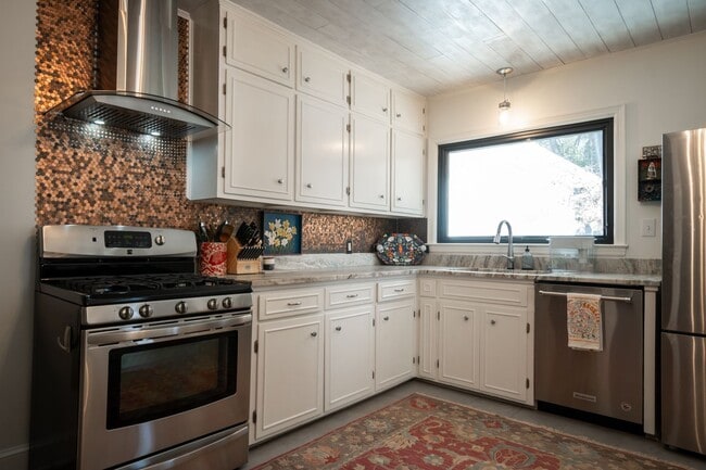 Building Photo - 119 Fortson Cir