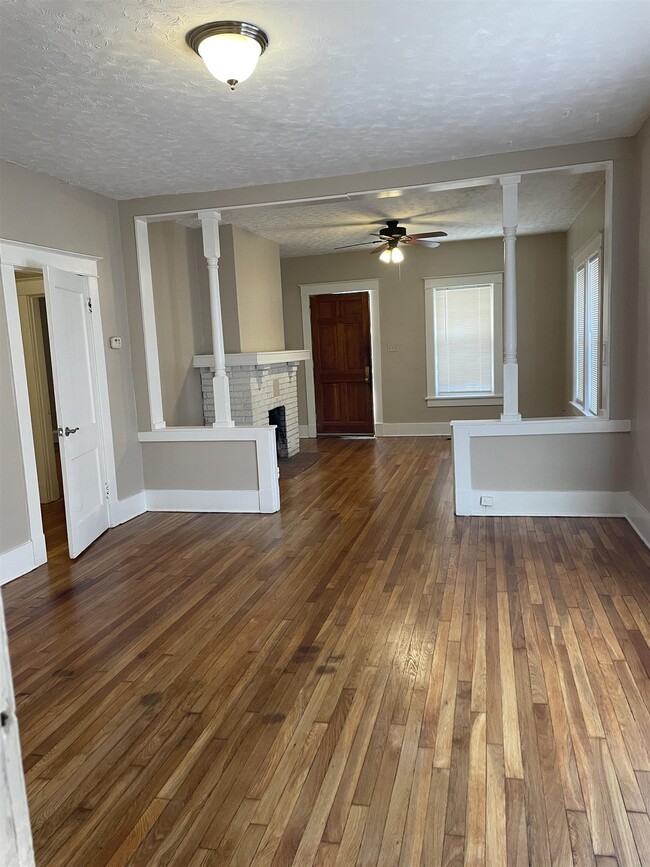 Building Photo - 2526 Yale Ave