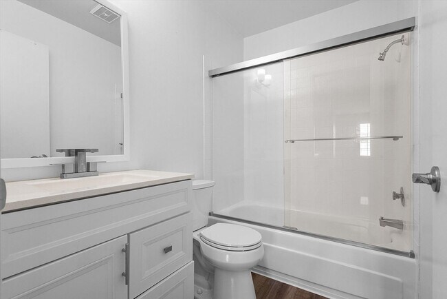 Building Photo - 960 Shorepoint Ct