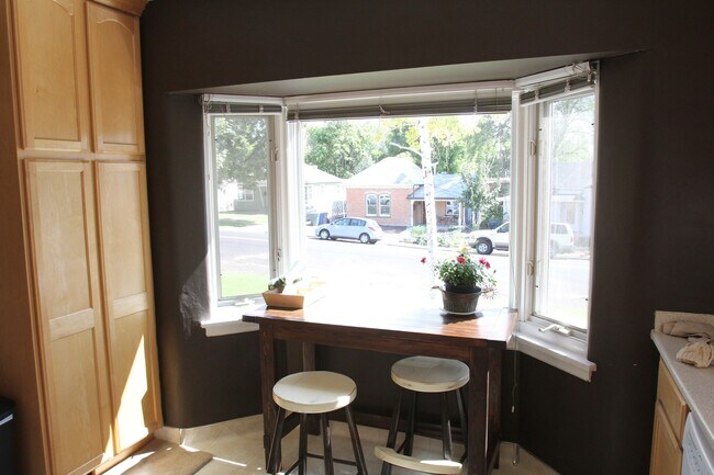 Building Photo - Beautiful Large Home in the Avenues