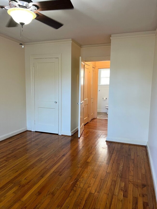 Building Photo - 2940 Oleander Dr