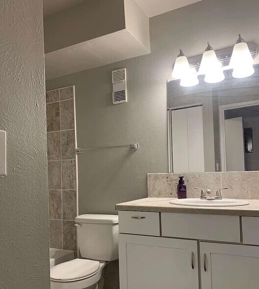 Building Photo - 5995 W Hampden Ave