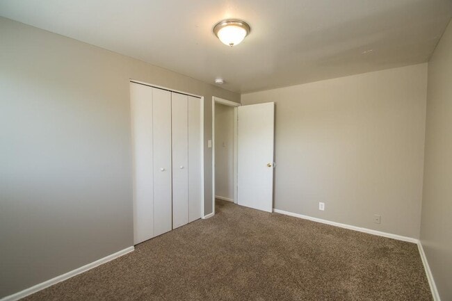 Building Photo - 3375 Moorhead Ave