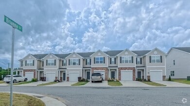 Building Photo - Spacious Townhome!