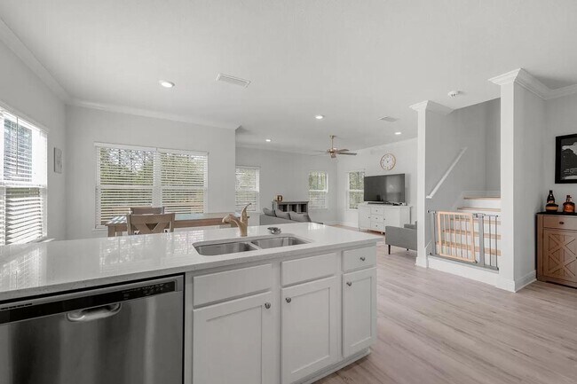 Building Photo - Three Bedroom Two and a half Bath In Hammock Oaks