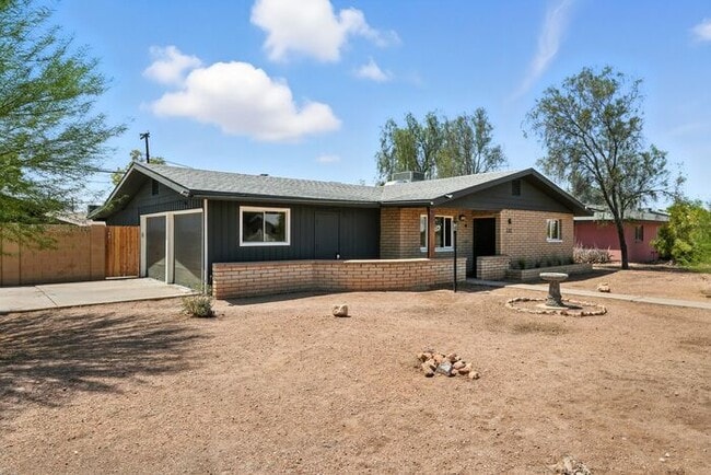 Building Photo - Totally remodeled home in prime Tempe Loca...