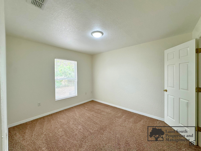 Building Photo - 5853 Charlton Dr