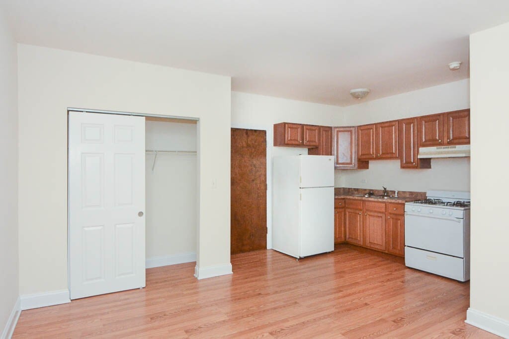 Building Photo - 2600 N Kimball Ave