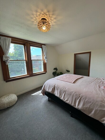 Building Photo - 634 NE 28th Ave