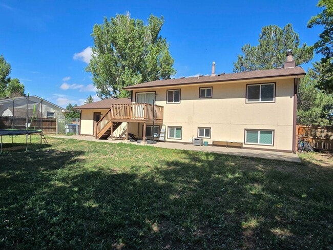Building Photo - Spacious 5-Bedroom Bi-Level Home Near F.E. Warren AFB!
