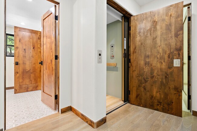 Building Photo - 205 Loop Dr