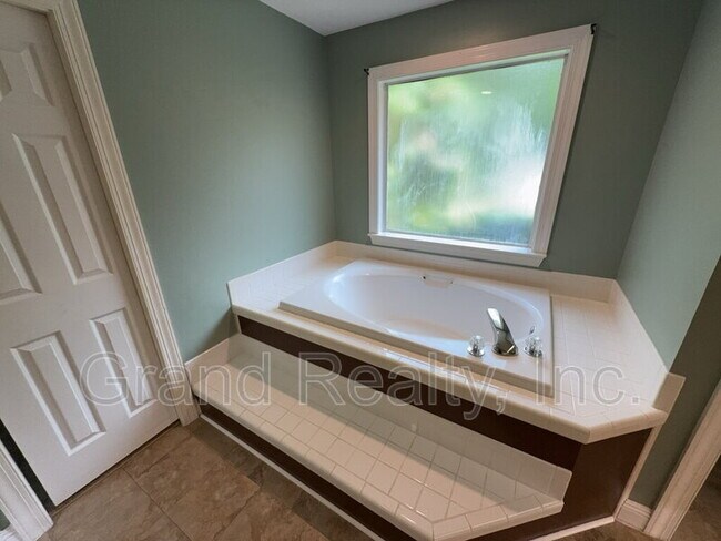 Building Photo - 5212 Jim Dandy Ln
